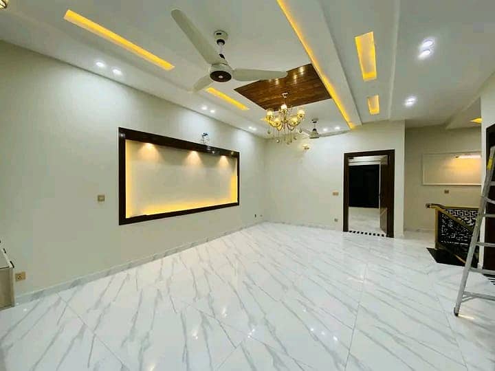 10 Marla Brand New Luxury Upper Portion Available For Rent. 1