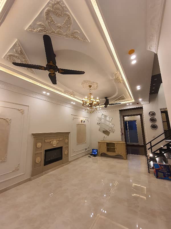 10 Marla House for Sale in Sector B Bahria Town, Lahore 2