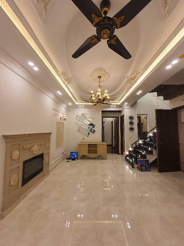 10 Marla House for Sale in Sector B Bahria Town, Lahore 3