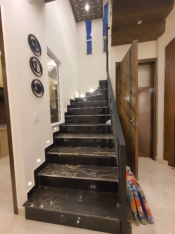 10 Marla House for Sale in Sector B Bahria Town, Lahore 9