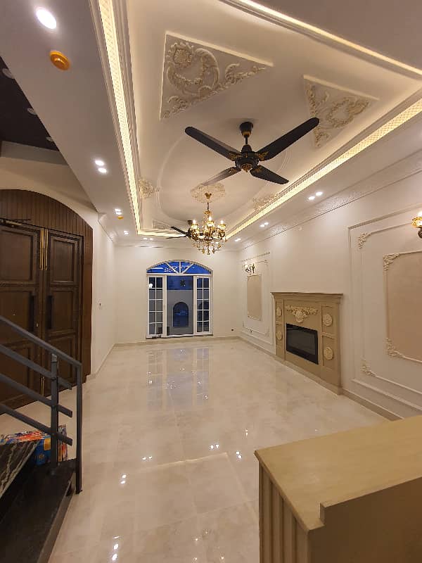 10 Marla House for Sale in Sector B Bahria Town, Lahore 10