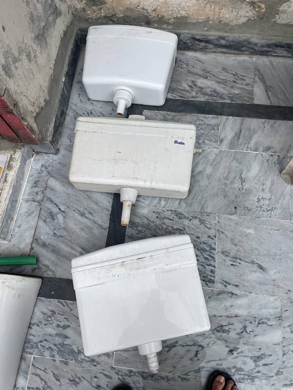 3 Commodes, 2 Washbasins, 3 WC Tank - all used items 1