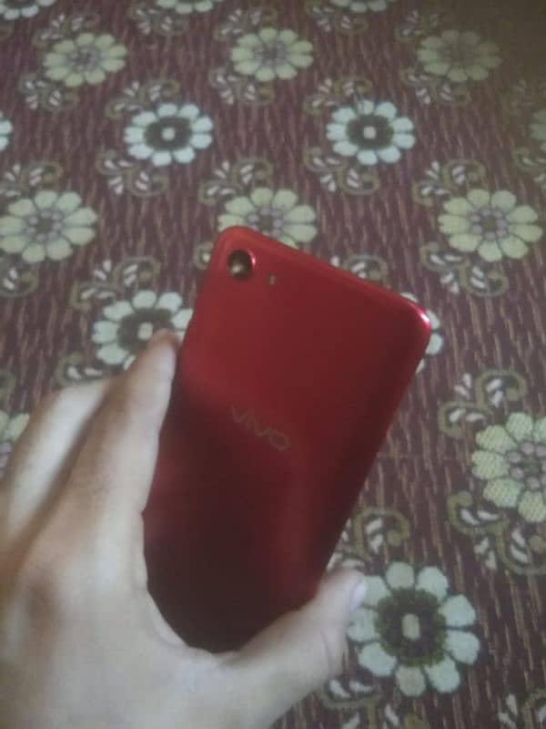 vivo y81S 10/10 Condition charger bada sab complete saman 5