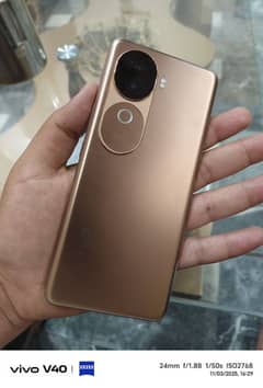 Vivo v40e 8/256 just 5,6 days used