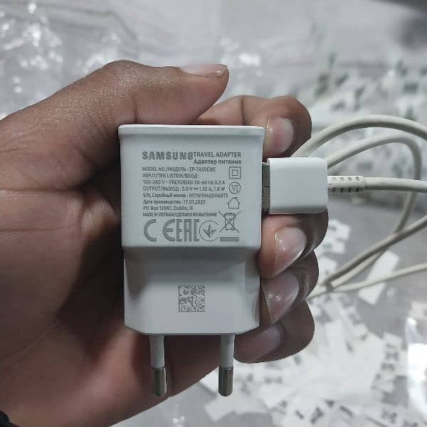 I'm sale samsung galaxy original charger fast charging available cebal 2