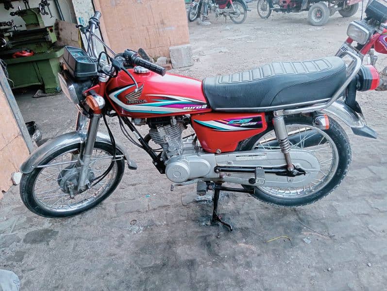 Honda 125 2014/15 Lahore number 0