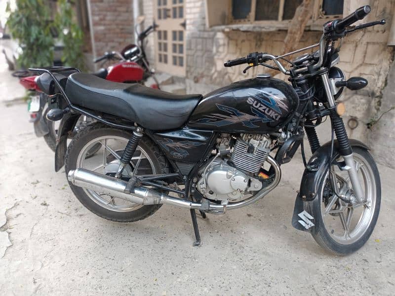 Suzuki GS 150 SE 6