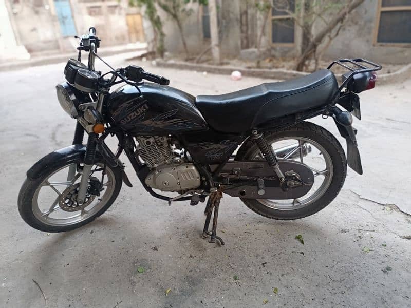 Suzuki GS 150 SE 7