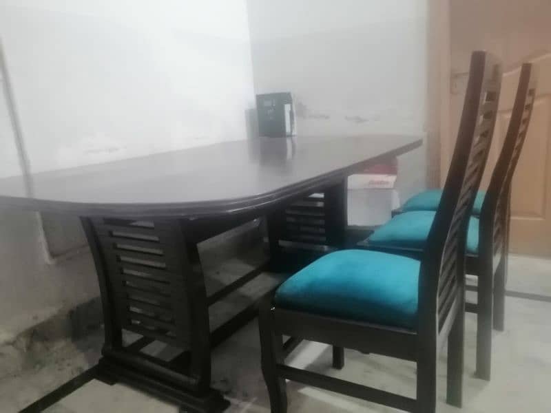 Dining Table with 6 Chairs 0