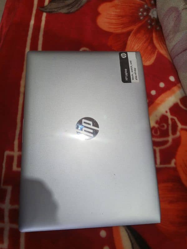 Laptop core i5 8/256 3