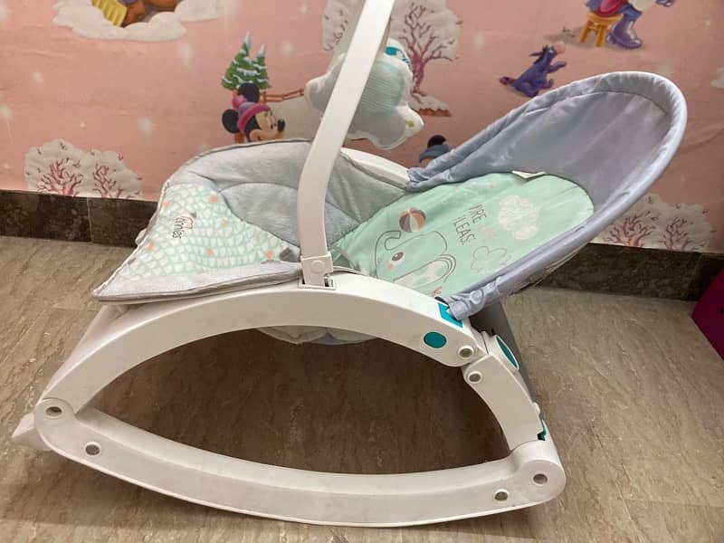 Tinnies New Born to Toddler Portable Rocker 5