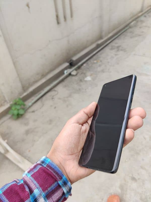 OnePlus 9 pro 256gb glass crack With Charger 100W 13