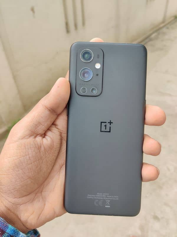 OnePlus 9 pro 256gb glass crack With Charger 100W 15