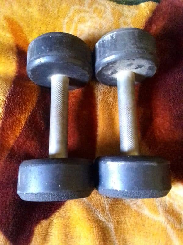 2 kilo ke 2 dumbbells hain 0