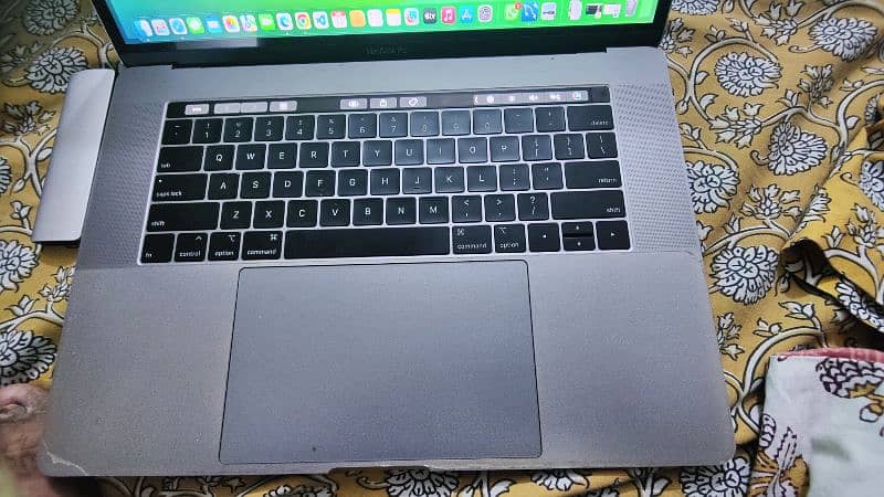 MacBook Pro 2019 15" inches 2