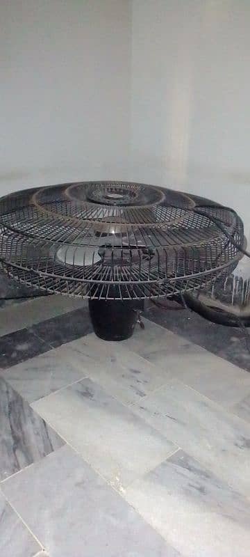 excellent condition Black colour royal fan 2 bracket Fans 0