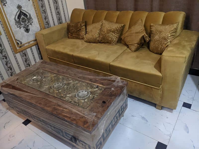 4 Seater new sofa Set with centre table. 3