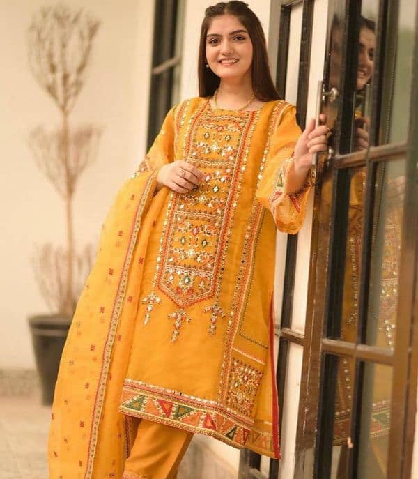 **RAMZAN SALE**  *BIG OFFER* •  Fabric: Chiffon •  Pattern: Embroiderd 2