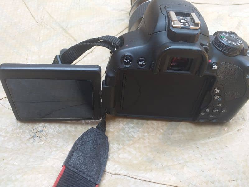 CANON 700D DSLR CAMERA 2