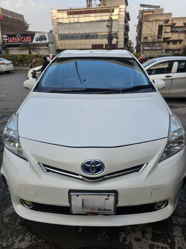 Toyota Prius Alpha 2013 0