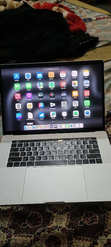 MacBook pro 2017 1