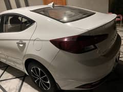 Elantra 1600 CC white color