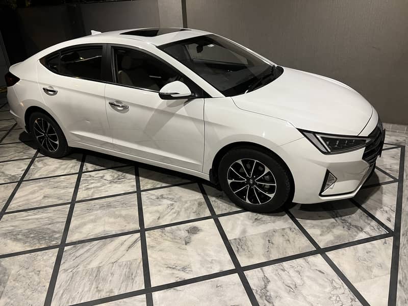 Elantra 1600 CC white color 1