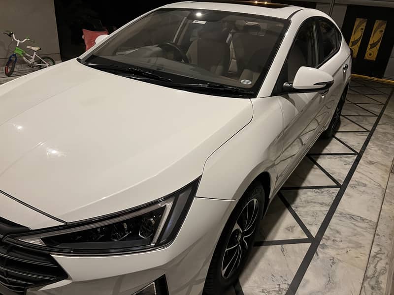 Elantra 1600 CC white color 2