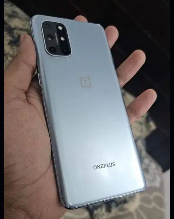 one plus 8t  12 ram 256 room  good condition 0