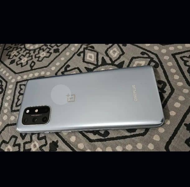 one plus 8t  12 ram 256 room  good condition 6