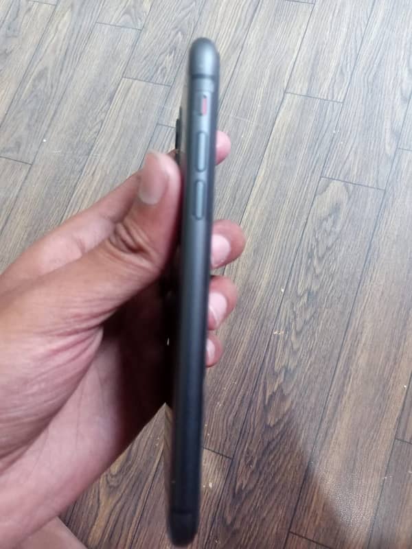 Apple Iphone 11 Used 4