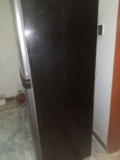 iam selling my orient refrigerator good condition contract 03152383328