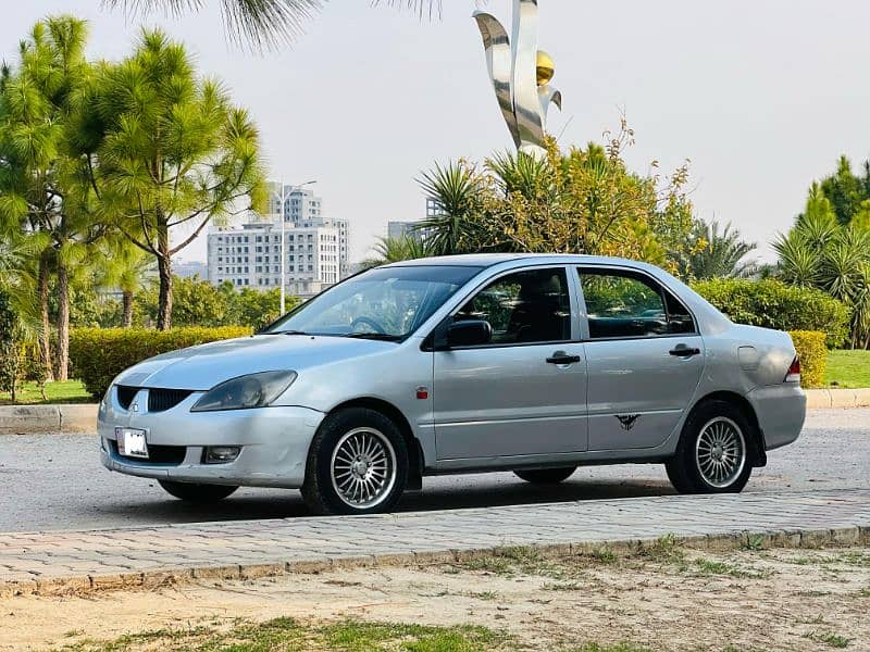 Mitsubishi Lancer 2005 3