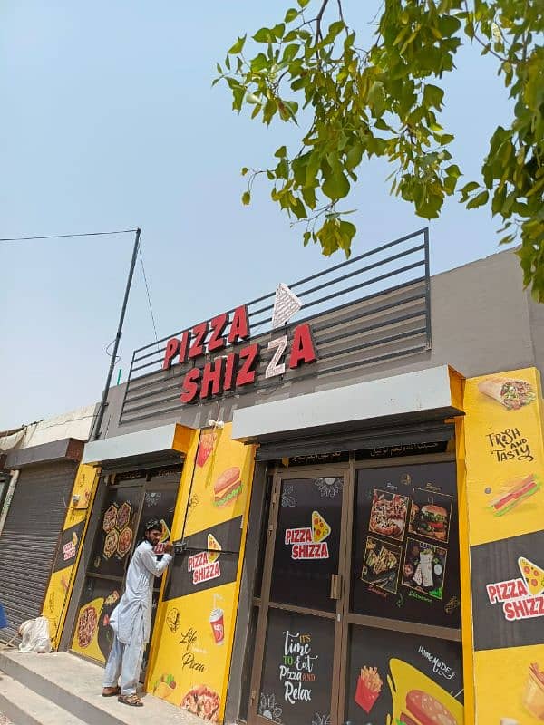 Pizza Oven or Baki Mukamal Saman Pizza Shop Ka Available 1