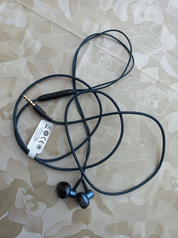 Baseus Encok 3.5mm Wired Handsfree  H19 Black 3