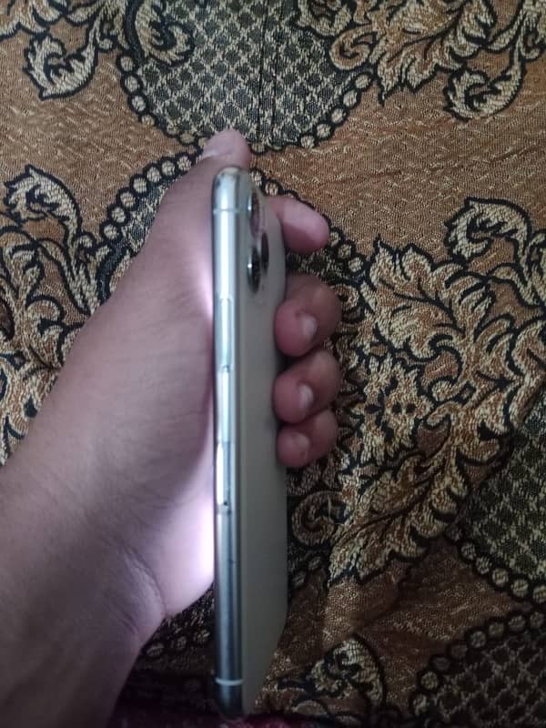 iphone 11 pro 2