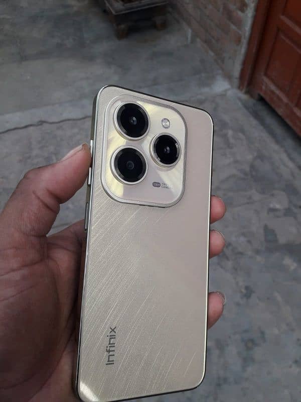 infinix hot 40pro. 8gb 256gb. only mobile 0