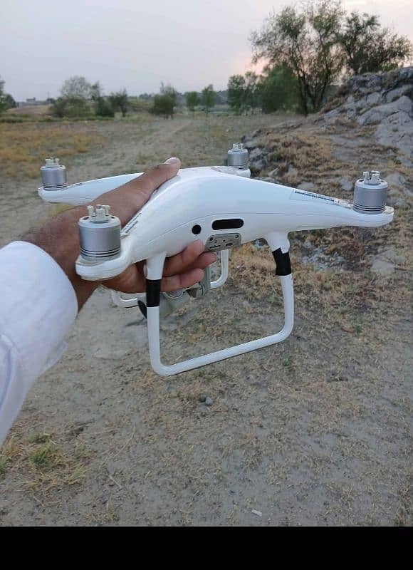 DJI PHANTOM 4 PRO DRONE price km ho jaygi urgent sale exchang possible 4