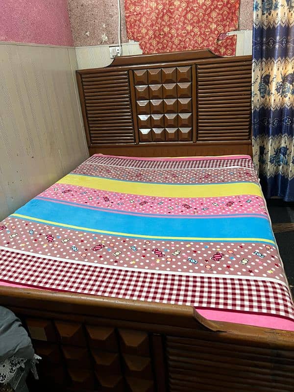 Used Queen size bed for urgent sale 1