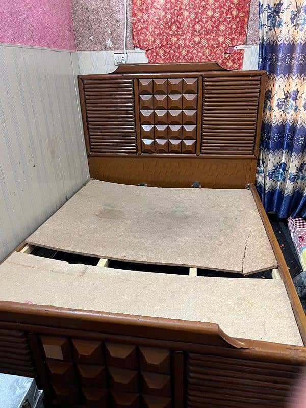 Used Queen size bed for urgent sale 4