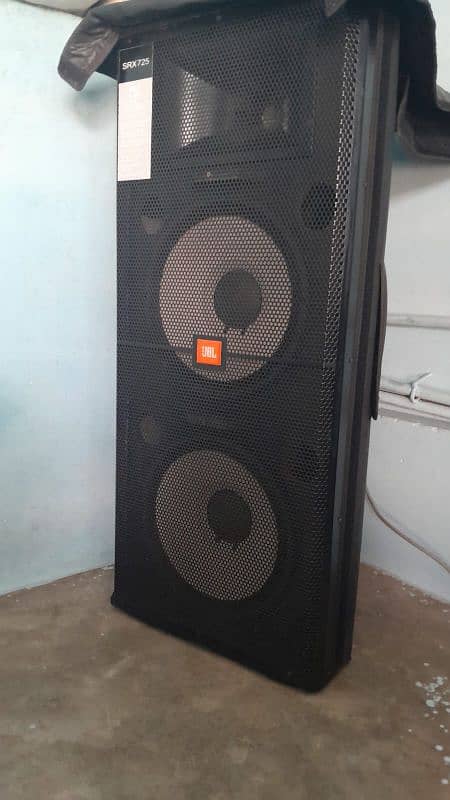 I'm selling JBL Sp4 Model SRX 725 1