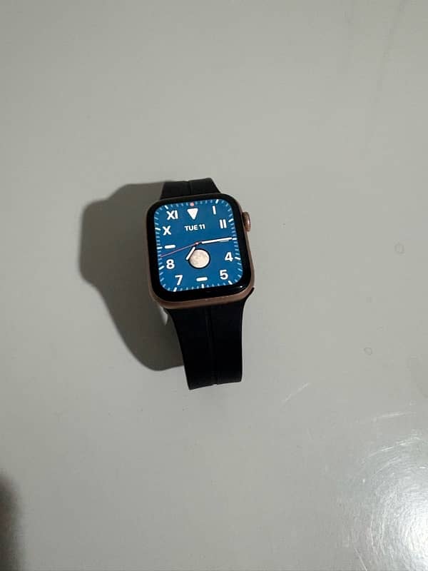 APPLE WATCH SERIES 6 44 MM  CHARGER MINT CONDITION 2