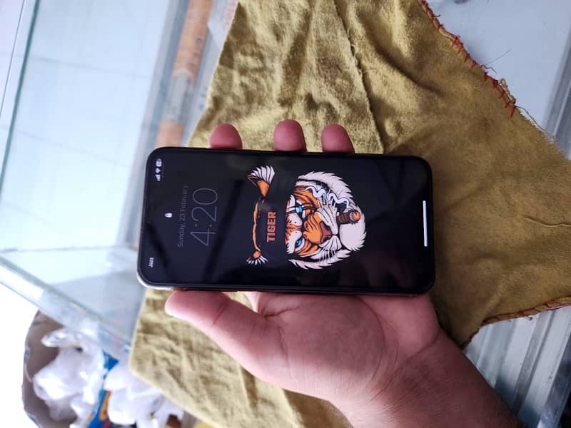 Iphone xs max golden colour dual sim PTA approved 5