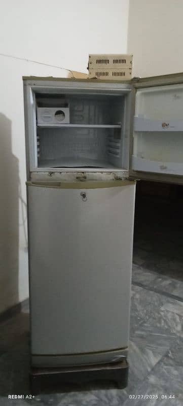 PEL refrigerator with stabilizer 0