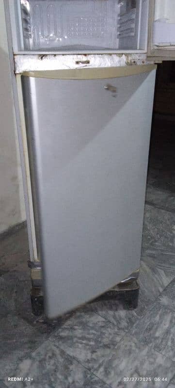 PEL refrigerator with stabilizer 1