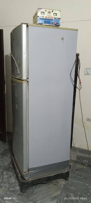 PEL refrigerator with stabilizer 3