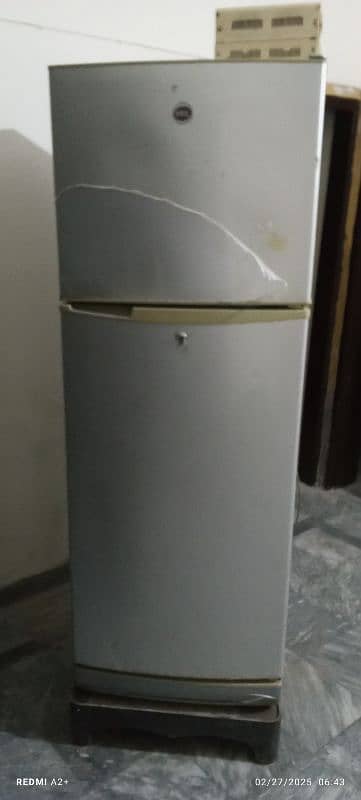 PEL refrigerator with stabilizer 4