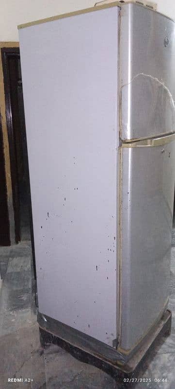 PEL refrigerator with stabilizer 5