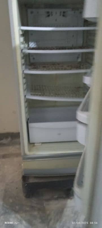 PEL refrigerator with stabilizer 7