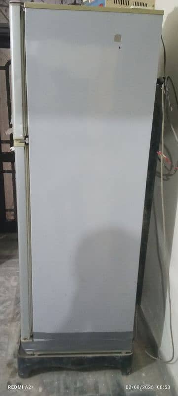 PEL refrigerator with stabilizer 9